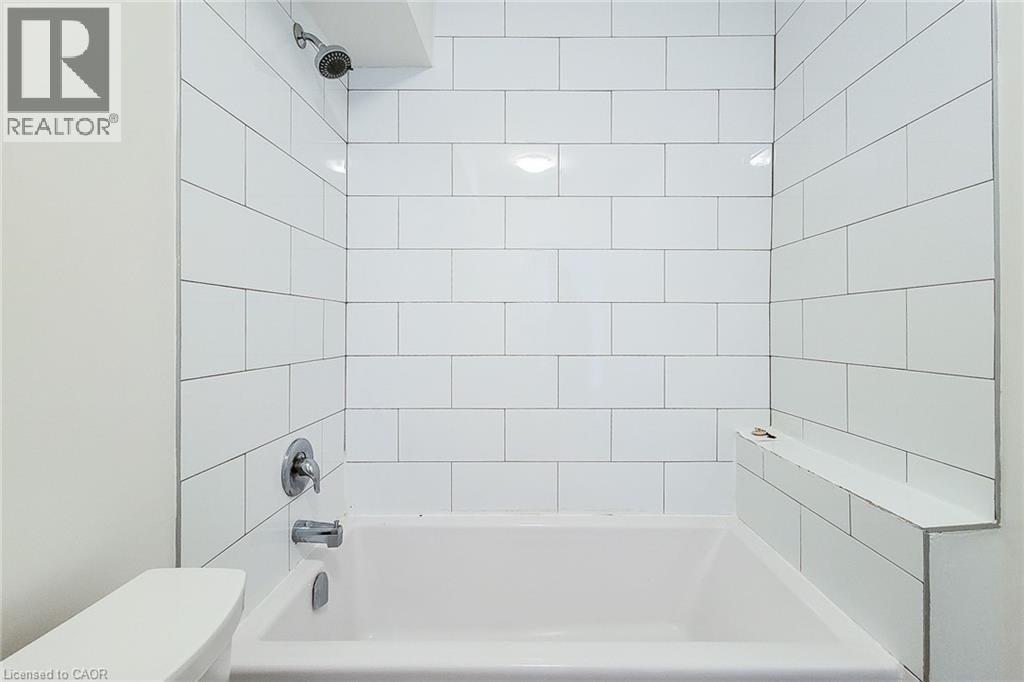 304 Barton Street E Unit# A, Hamilton, ON - Indoor Photo Showing Kitchen With Upgraded Kitchen