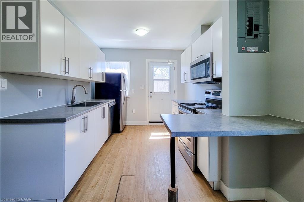 304 Barton Street E Unit# A, Hamilton, ON - Indoor Photo Showing Kitchen