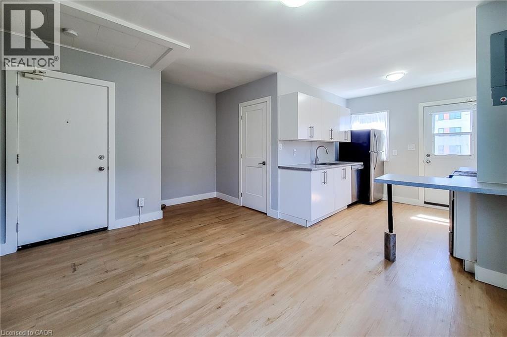 304 Barton Street E Unit# A, Hamilton, ON - Indoor Photo Showing Kitchen