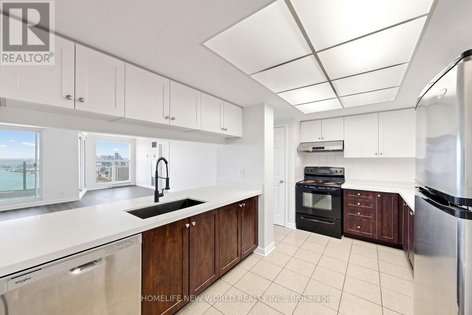 3512 - 99 Harbour Square, Toronto, ON - Indoor Photo Showing Kitchen
