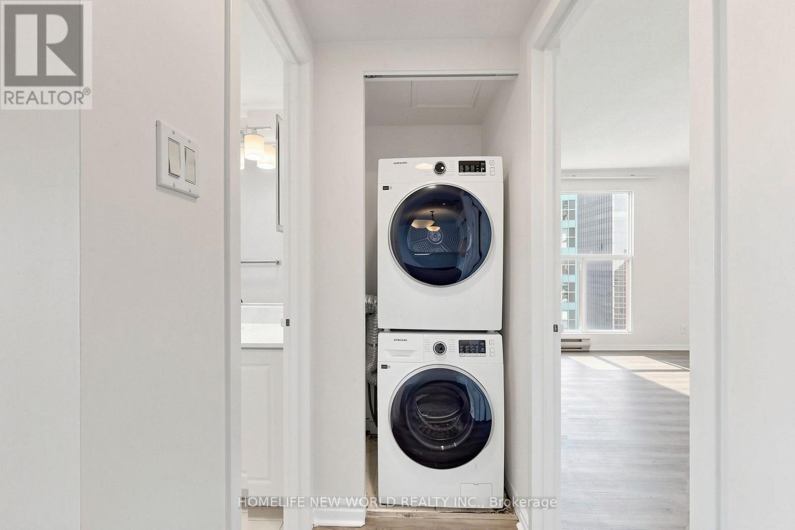 3512 - 99 Harbour Square, Toronto, ON - Indoor Photo Showing Laundry Room