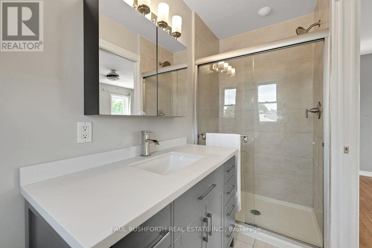 3 Piece Ensuite - 1072 Richard Avenue, Ottawa, ON - Indoor Photo Showing Bathroom