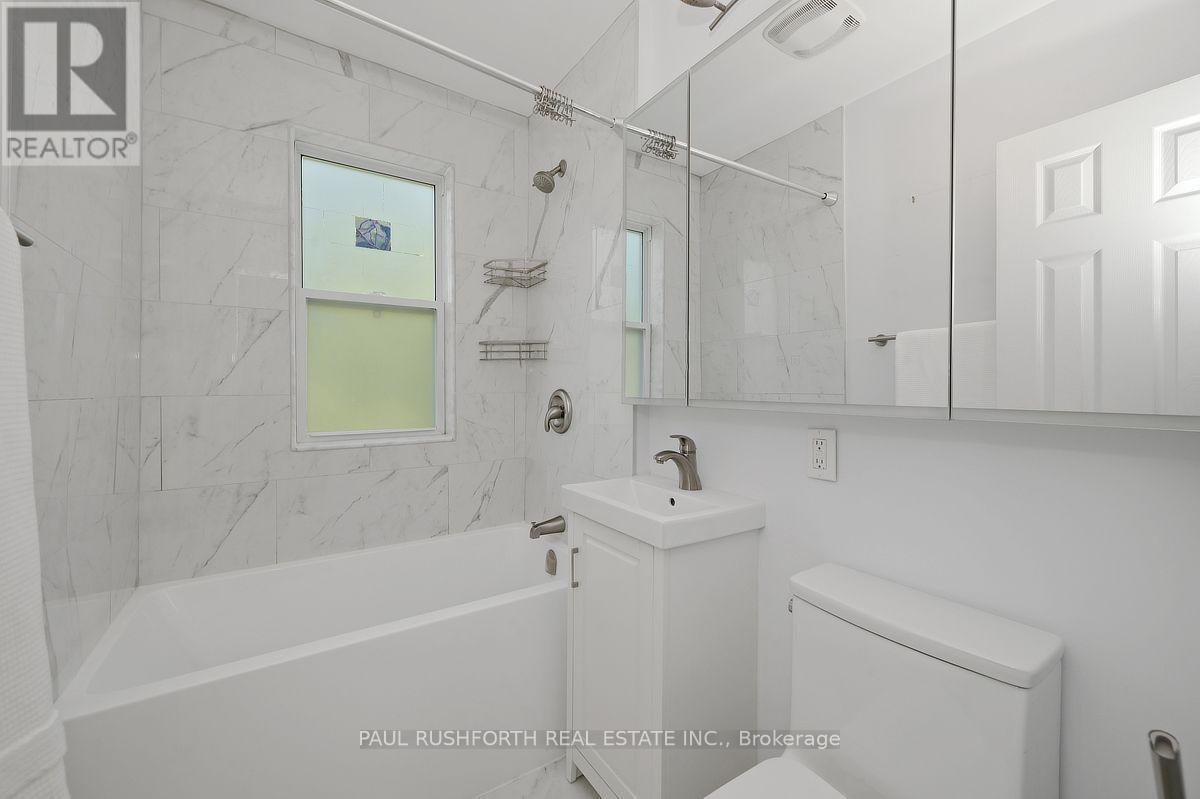 4 Piece Ensuite - 1072 Richard Avenue, Ottawa, ON - Indoor Photo Showing Bathroom