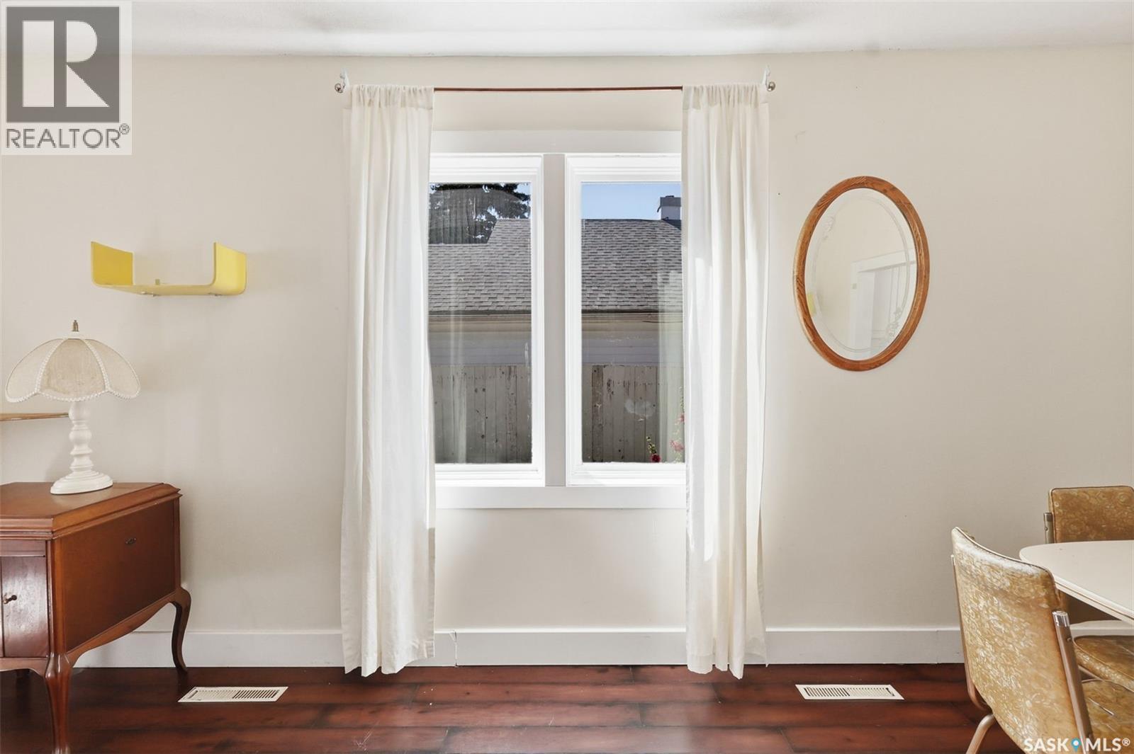 325 M Avenue N, Saskatoon, SK - Indoor