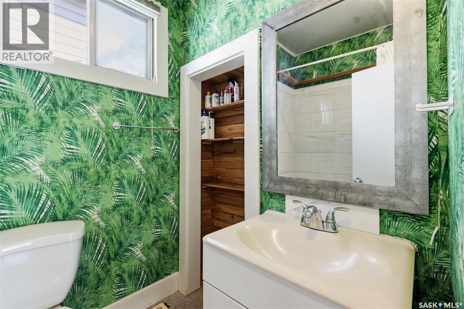 325 M Avenue N, Saskatoon, SK - Indoor Photo Showing Bathroom