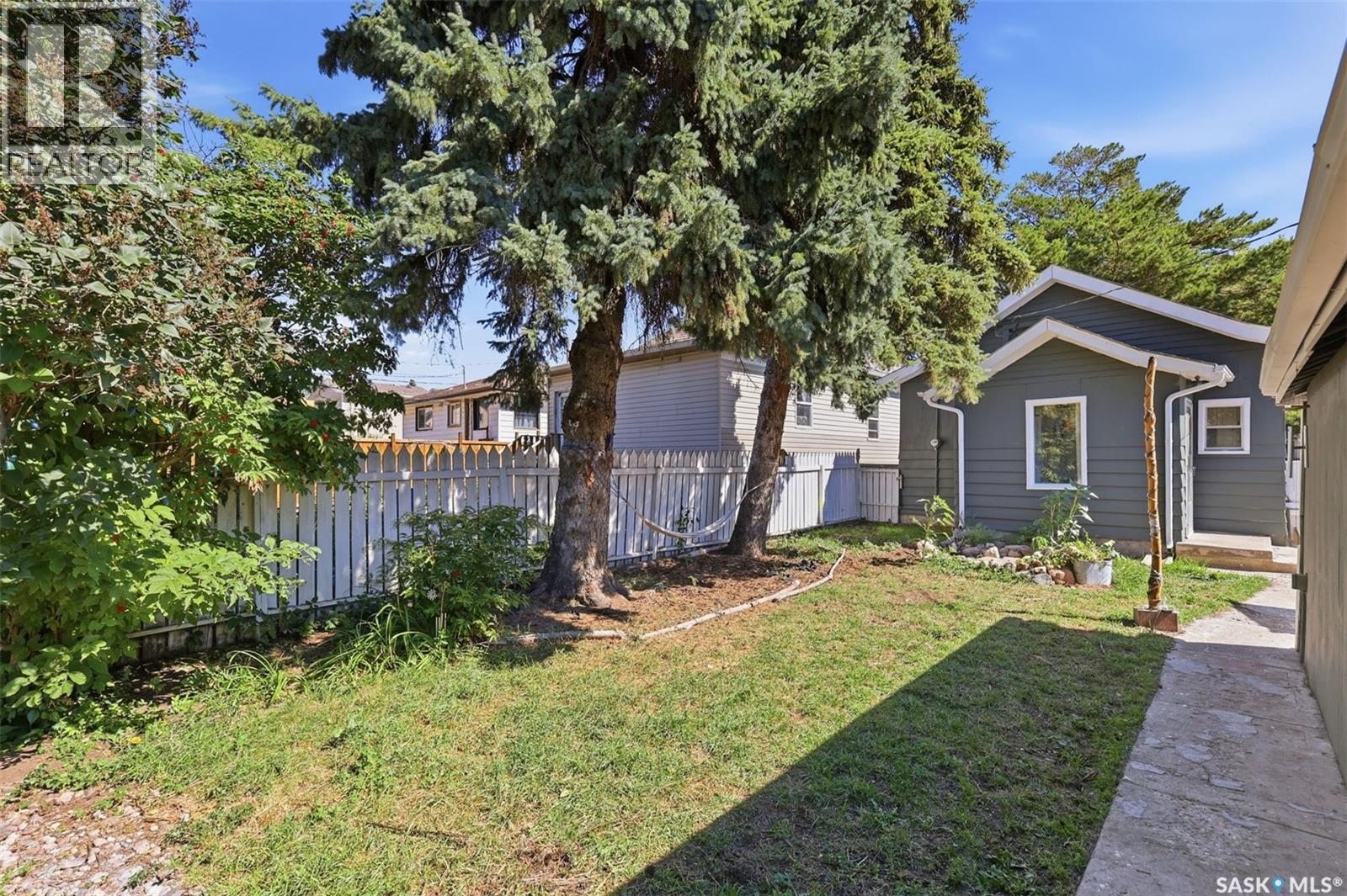 325 M Avenue N, Saskatoon, SK - Outdoor