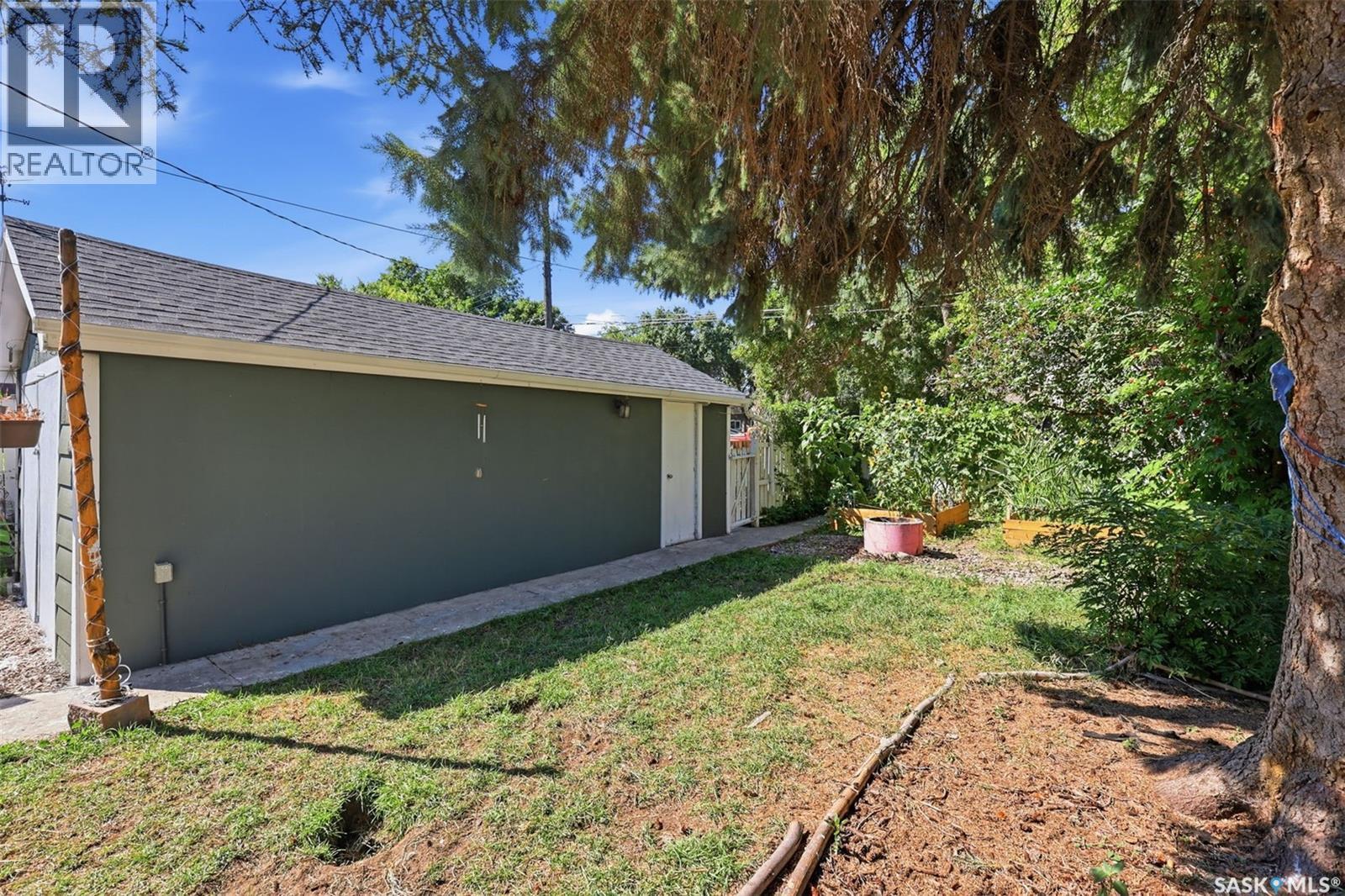 325 M Avenue N, Saskatoon, SK - Outdoor