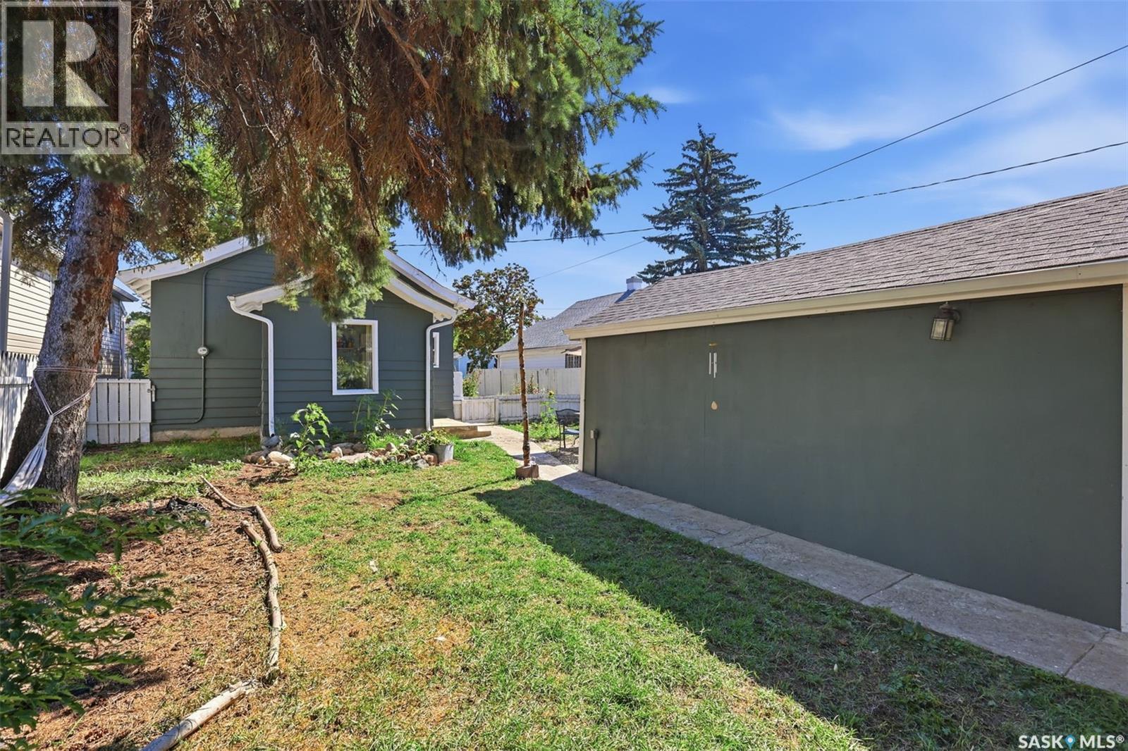 325 M Avenue N, Saskatoon, SK - Outdoor