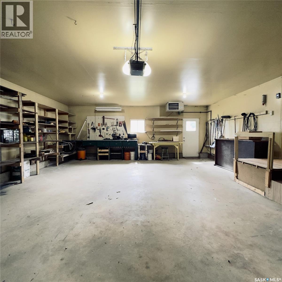 410 1St Street S, Waldheim, SK - Indoor Photo Showing Garage