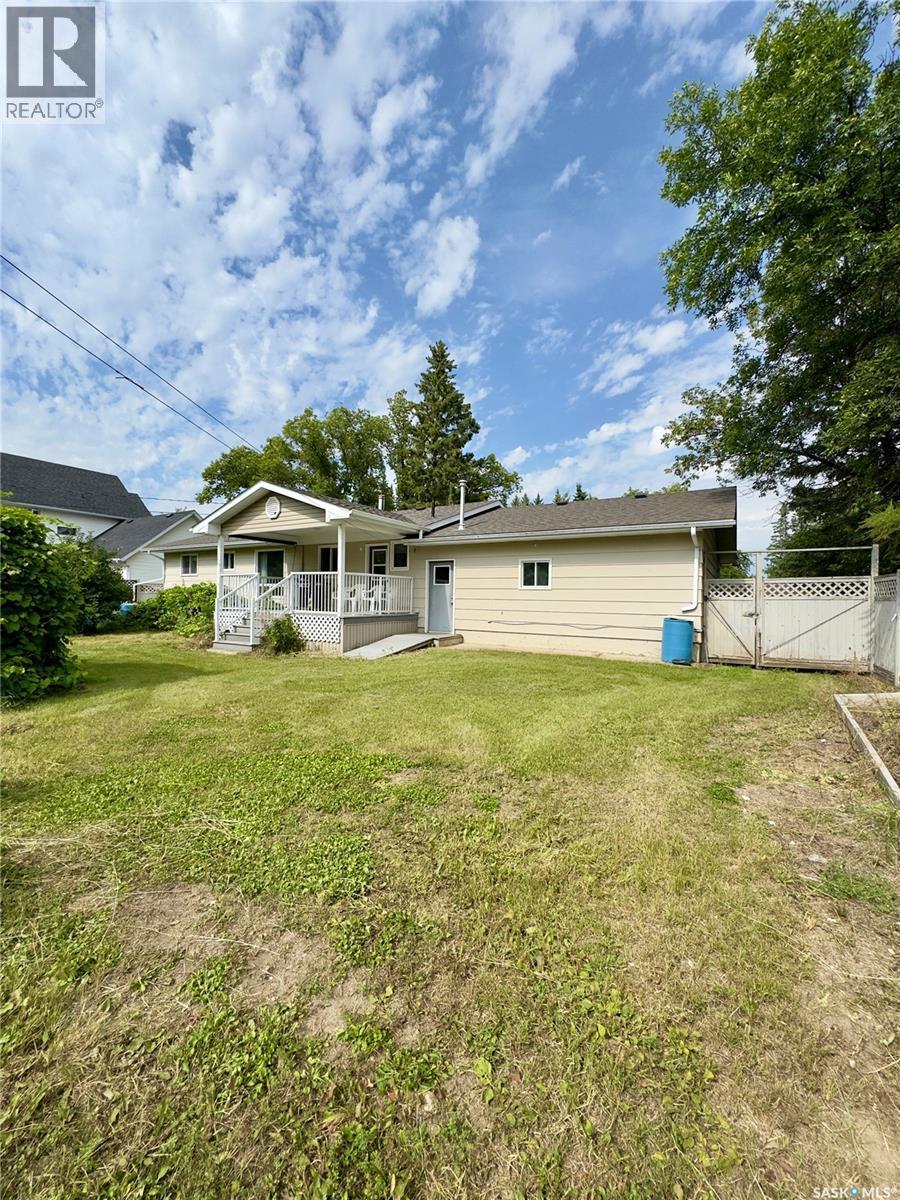 410 1St Street S, Waldheim, SK - Outdoor With Deck Patio Veranda