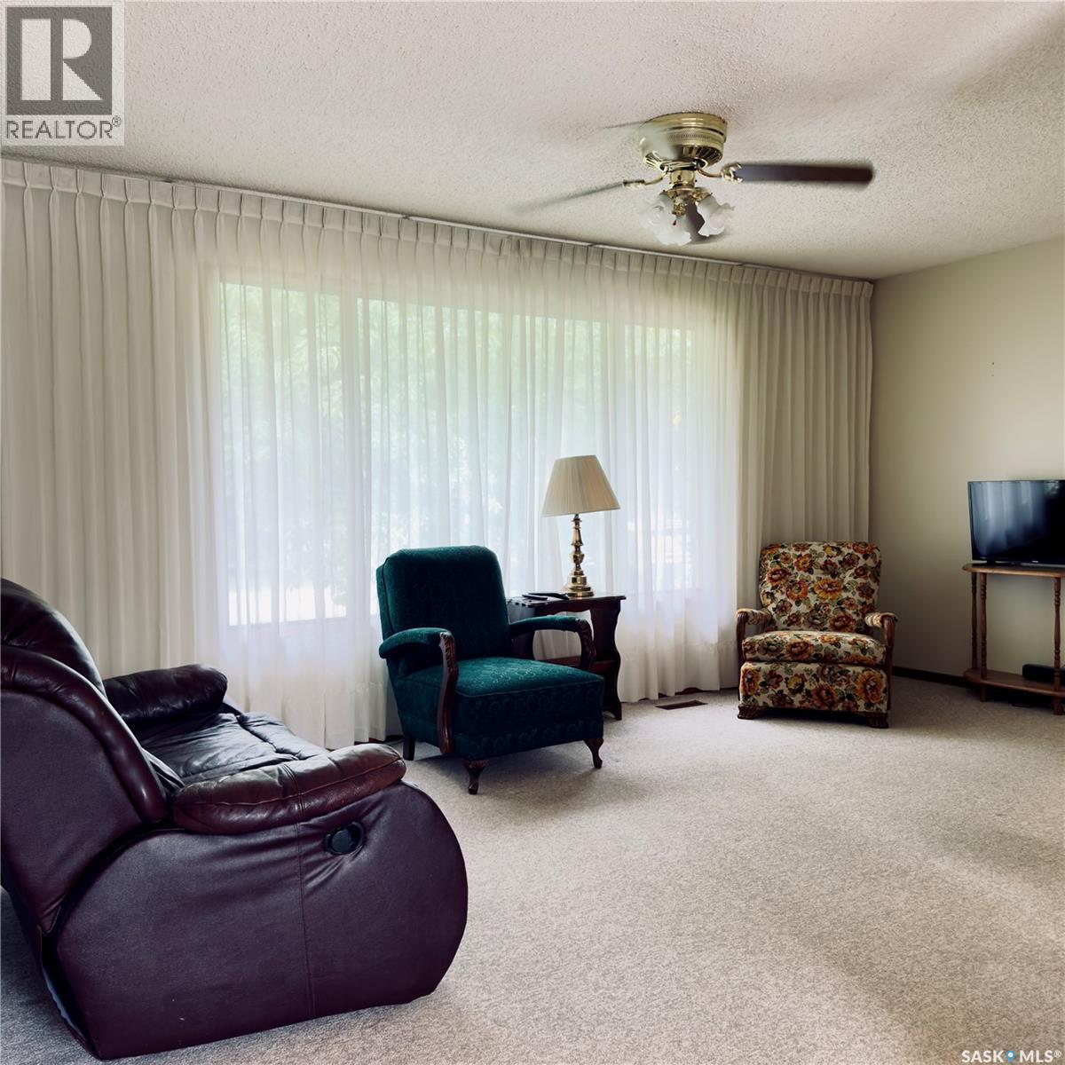 410 1St Street S, Waldheim, SK - Indoor Photo Showing Living Room