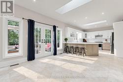 Large Eat-in Area - 