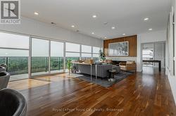 Sky Lounge - 