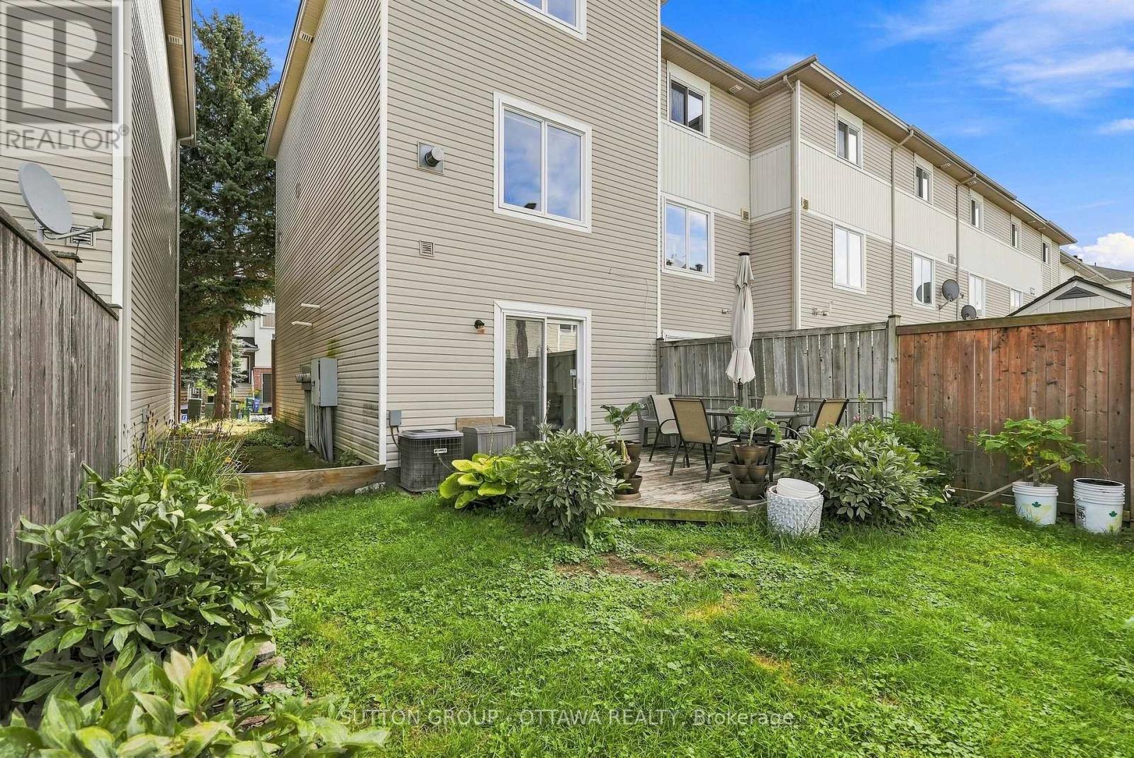 22 Manhattan Crescent, Ottawa, ON - Outdoor With Exterior