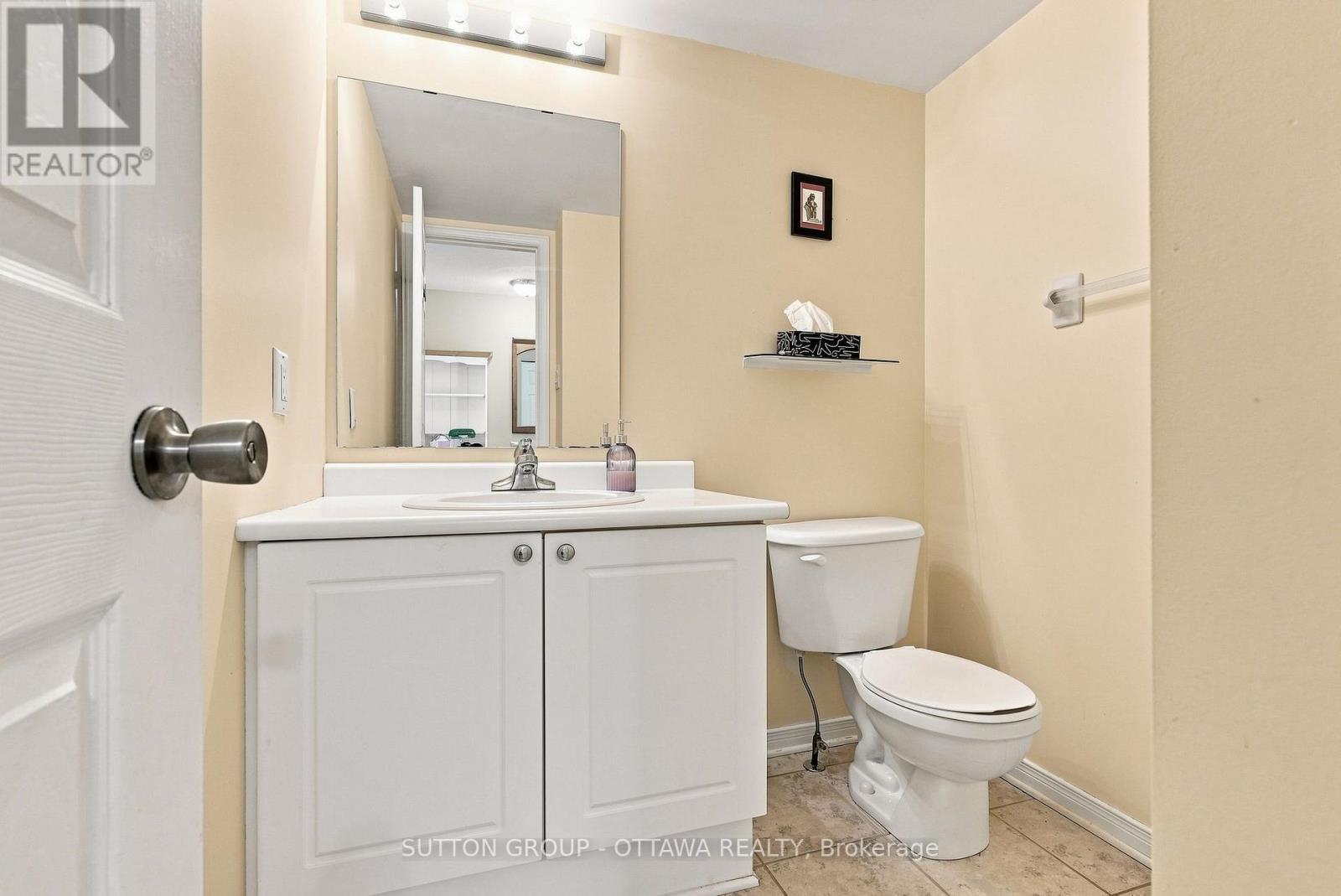 22 Manhattan Crescent, Ottawa, ON - Indoor Photo Showing Bathroom