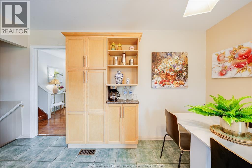 381 Carling, Windsor, ON - Indoor