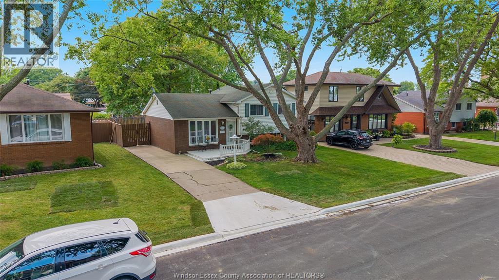 381 Carling, Windsor, ON - Outdoor With Facade