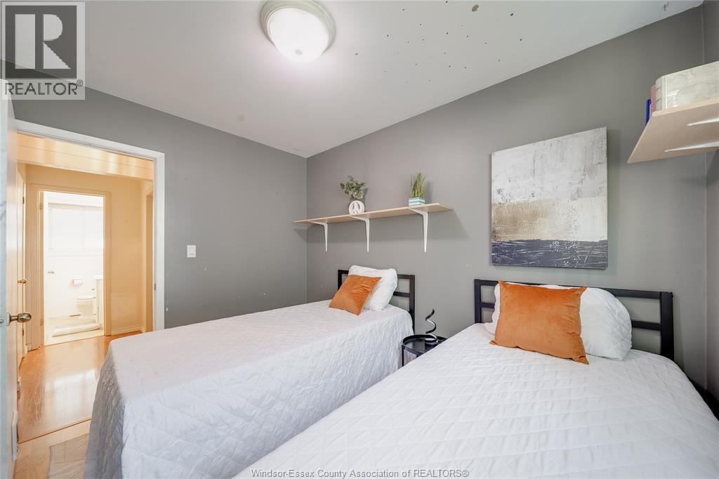 381 Carling, Windsor, ON - Indoor Photo Showing Bedroom