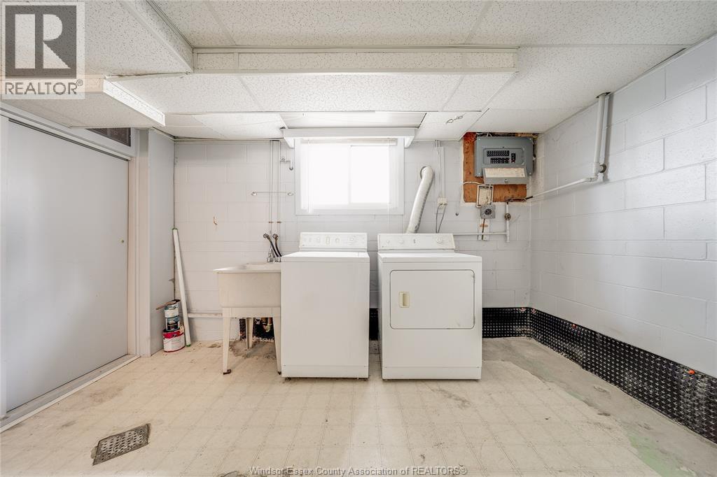 381 Carling, Windsor, ON - Indoor Photo Showing Laundry Room