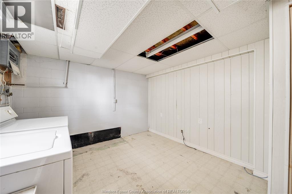 381 Carling, Windsor, ON - Indoor Photo Showing Laundry Room