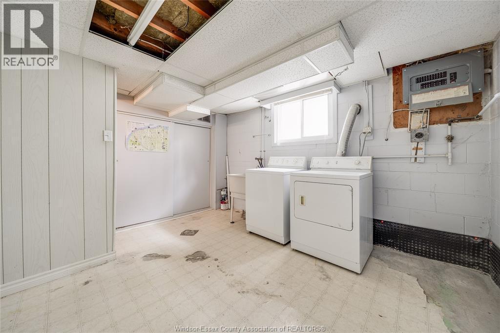 381 Carling, Windsor, ON - Indoor Photo Showing Laundry Room