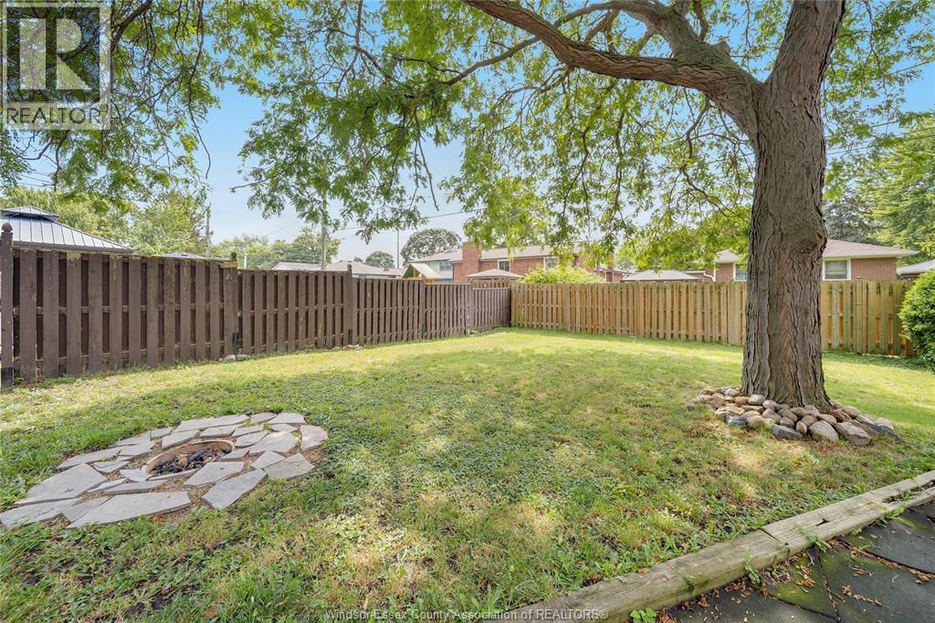 381 Carling, Windsor, ON - Outdoor