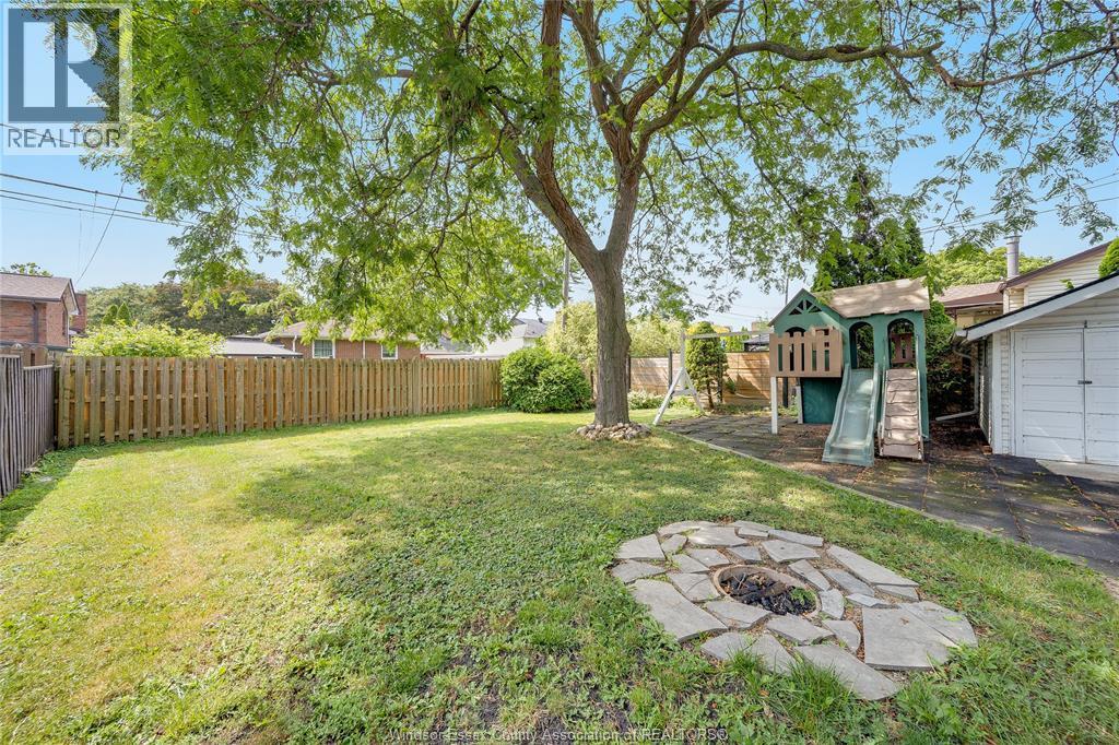 381 Carling, Windsor, ON - Outdoor