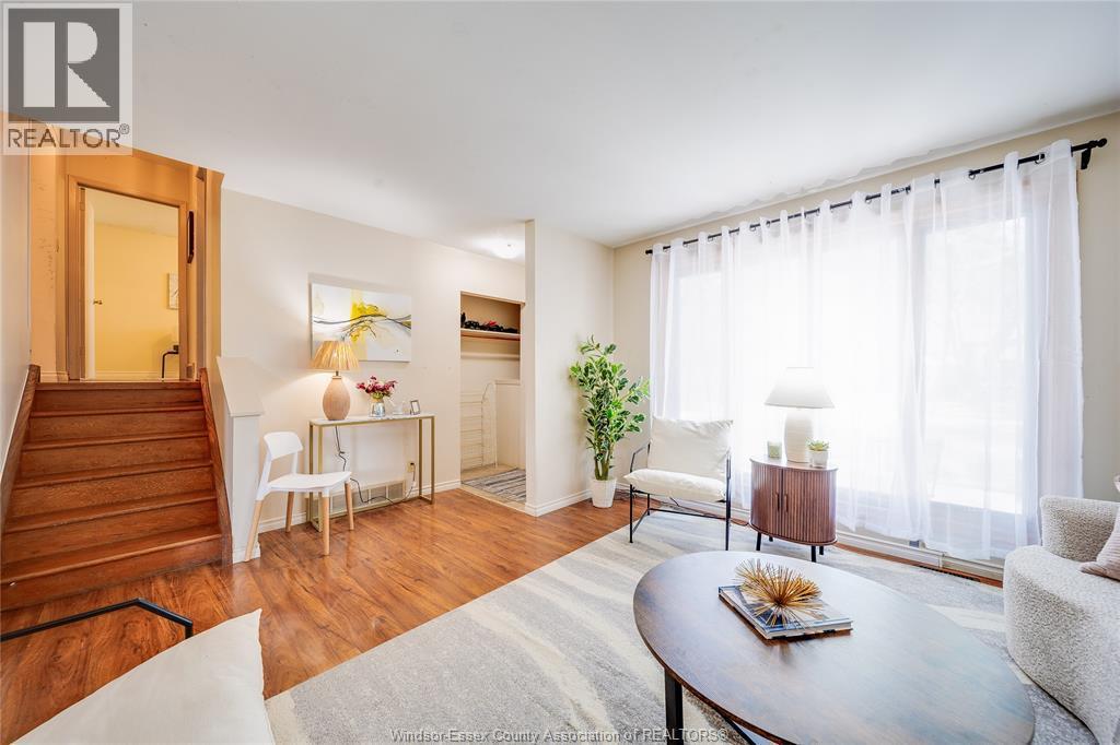 381 Carling, Windsor, ON - Indoor Photo Showing Living Room