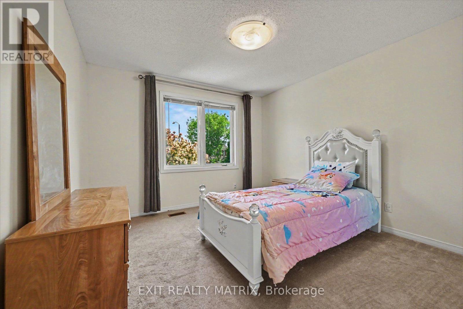 627 Chenier Way, Ottawa, ON - Indoor Photo Showing Bedroom