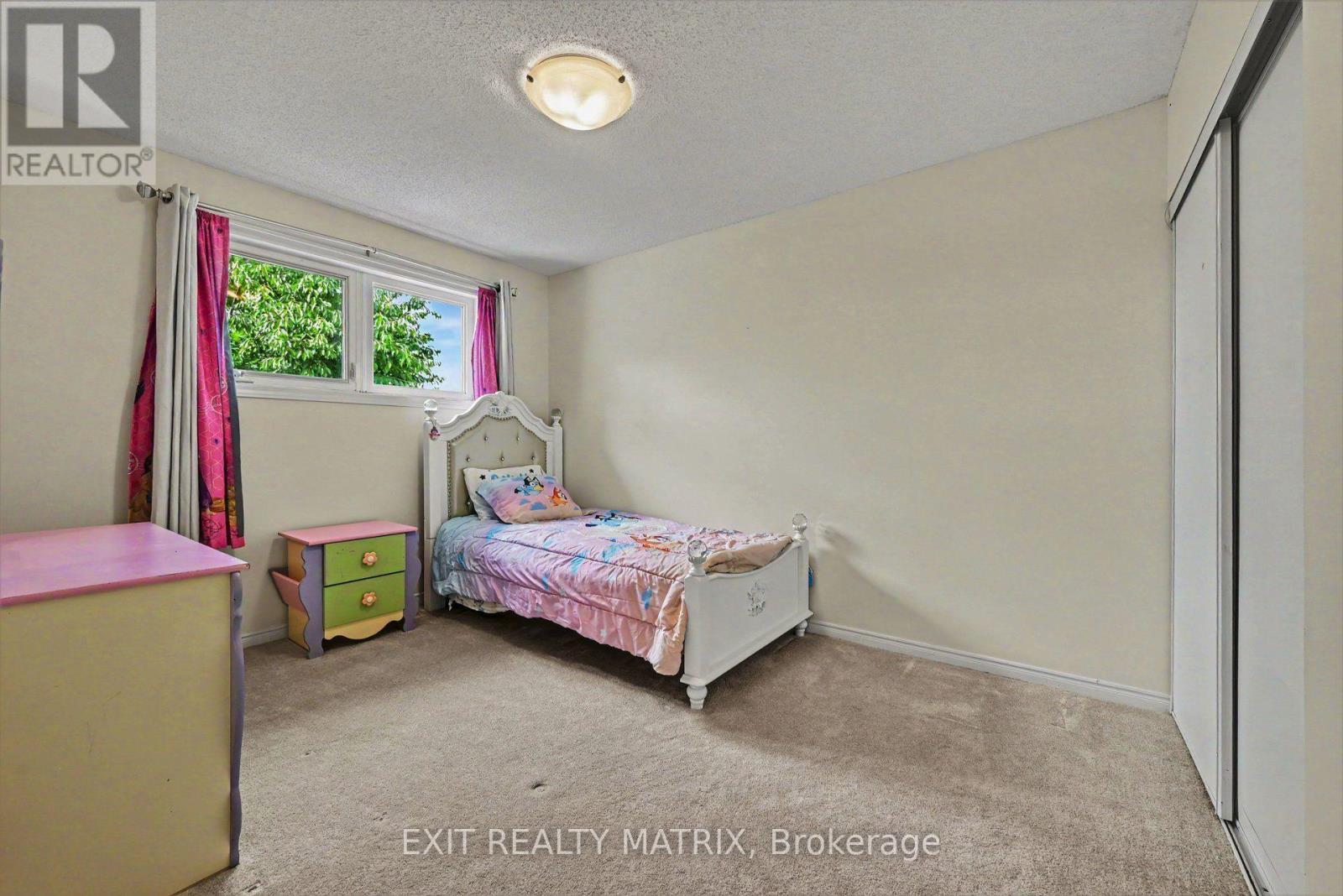 627 Chenier Way, Ottawa, ON - Indoor Photo Showing Bedroom