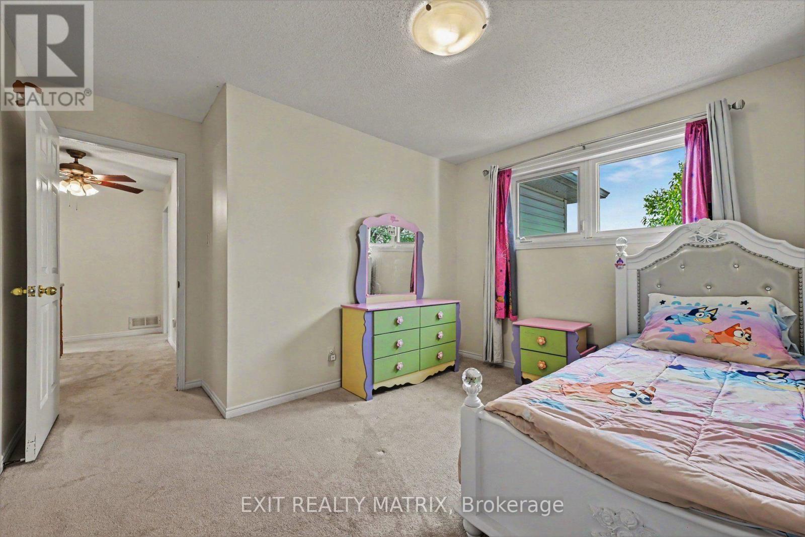 627 Chenier Way, Ottawa, ON - Indoor Photo Showing Bedroom