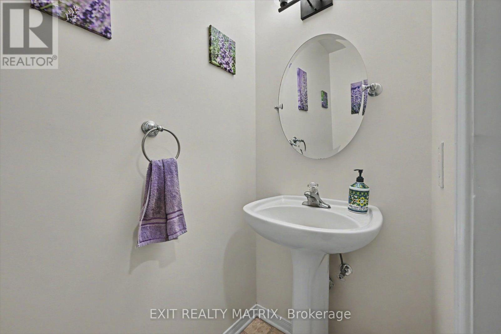 627 Chenier Way, Ottawa, ON - Indoor Photo Showing Bathroom