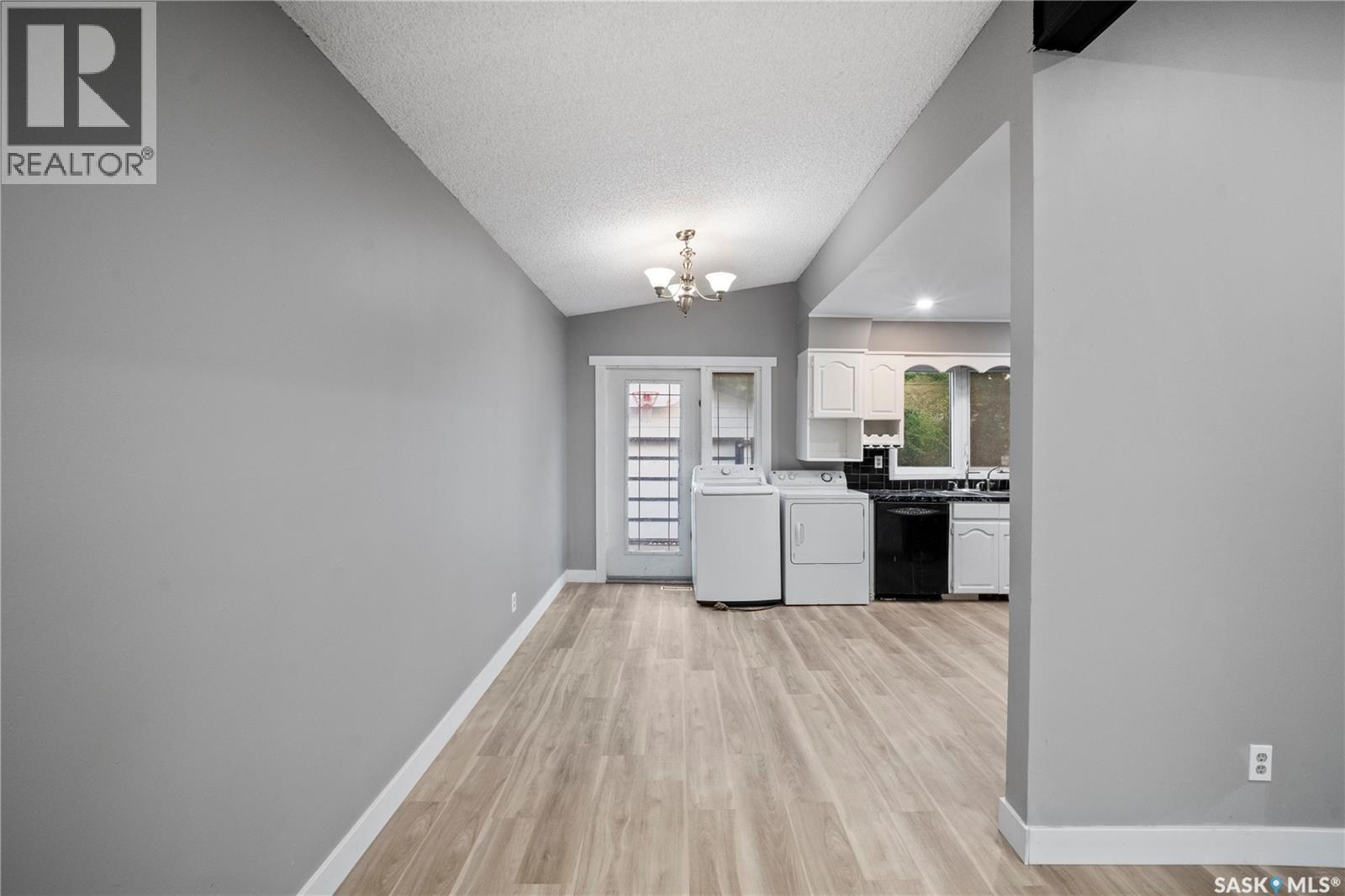 2225 Bedford Avenue E, Regina, SK - Indoor Photo Showing Kitchen