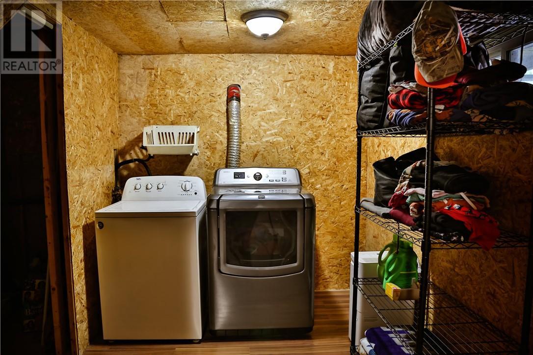 40 Vaughan, Capreol, ON - Indoor Photo Showing Laundry Room