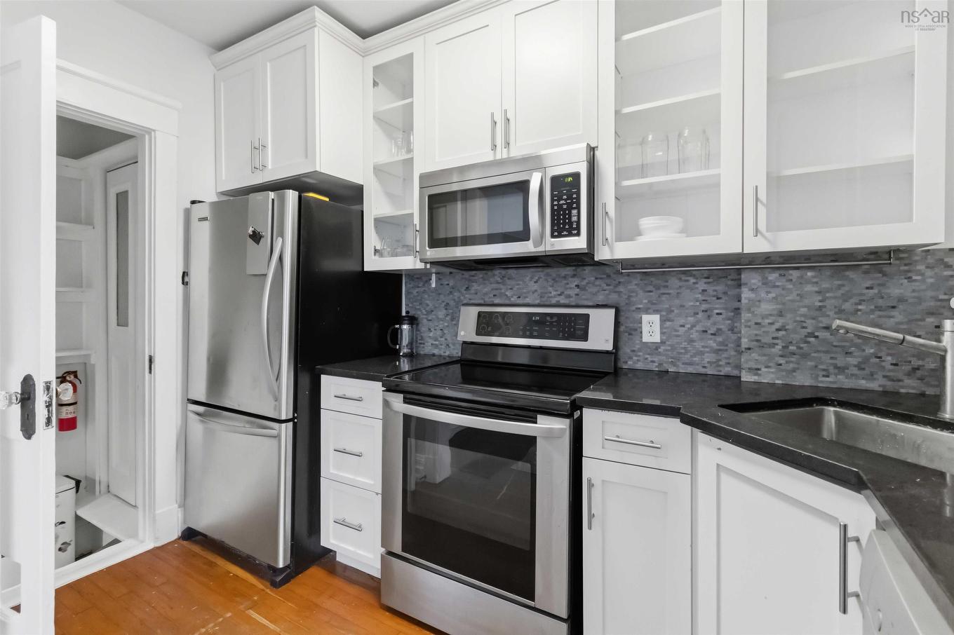 5518 Stanley Place, Halifax, NS - Indoor Photo Showing Kitchen With Upgraded Kitchen