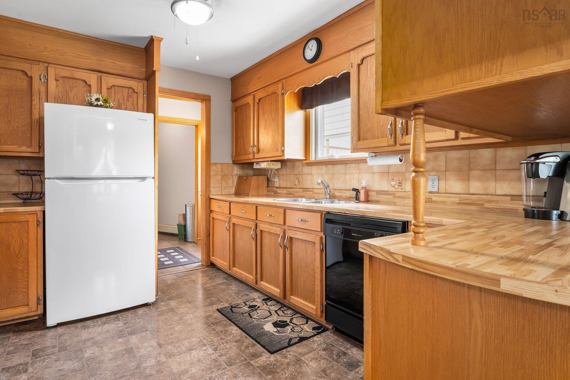 88 Armada Drive, Halifax, NS - Indoor Photo Showing Kitchen With Double Sink