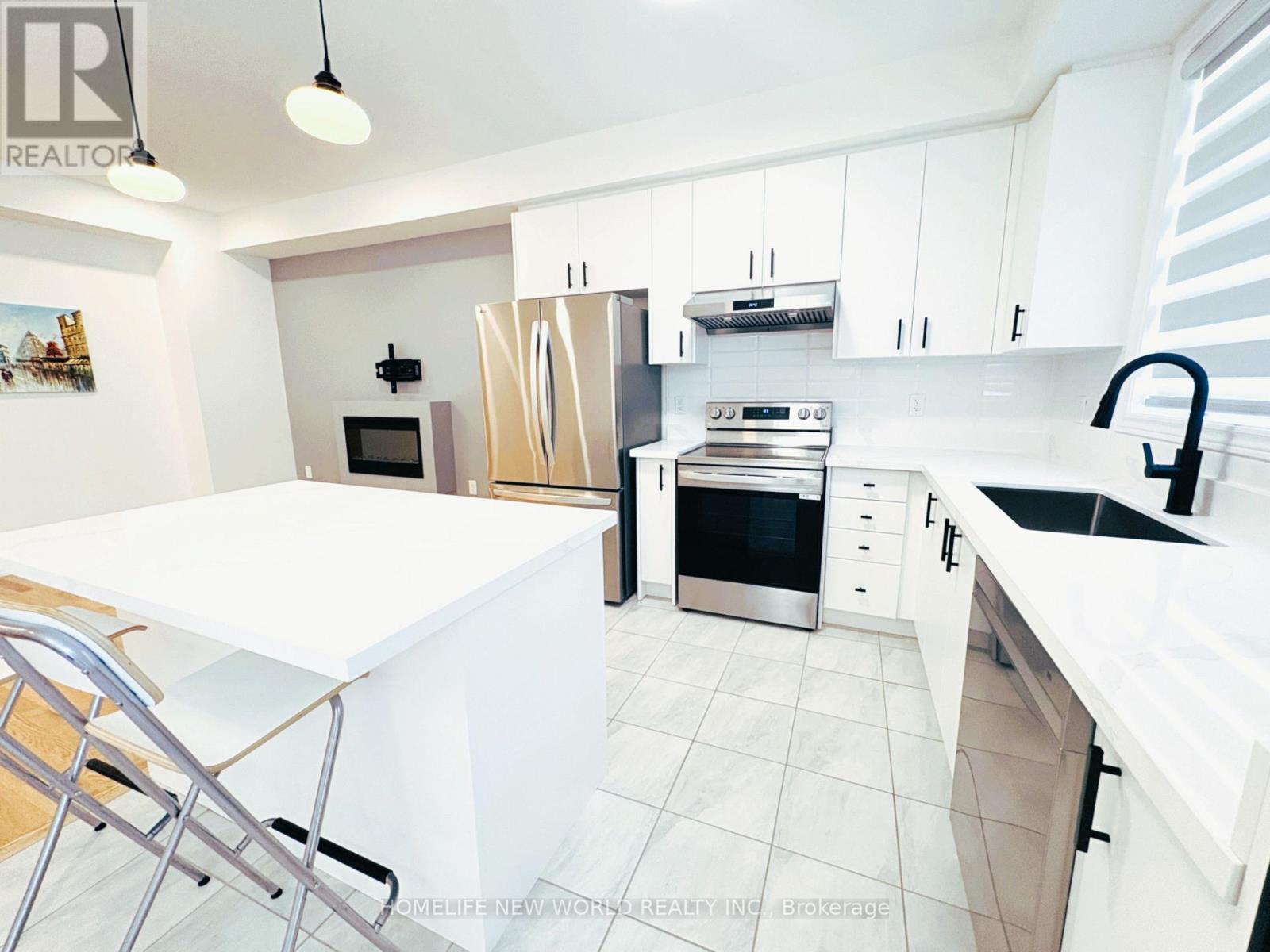 966 Cormorant Path, Pickering, ON - Indoor Photo Showing Kitchen With Stainless Steel Kitchen With Upgraded Kitchen