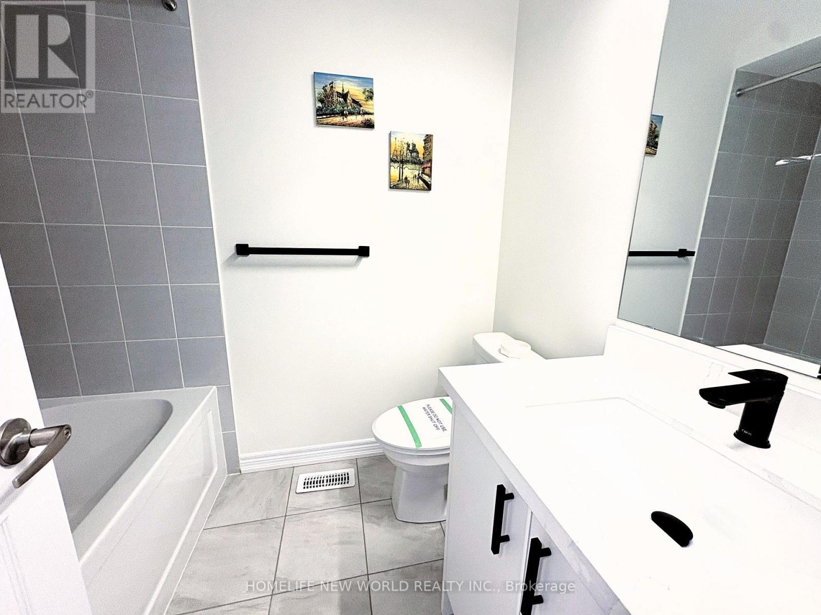 966 Cormorant Path, Pickering, ON - Indoor Photo Showing Bathroom