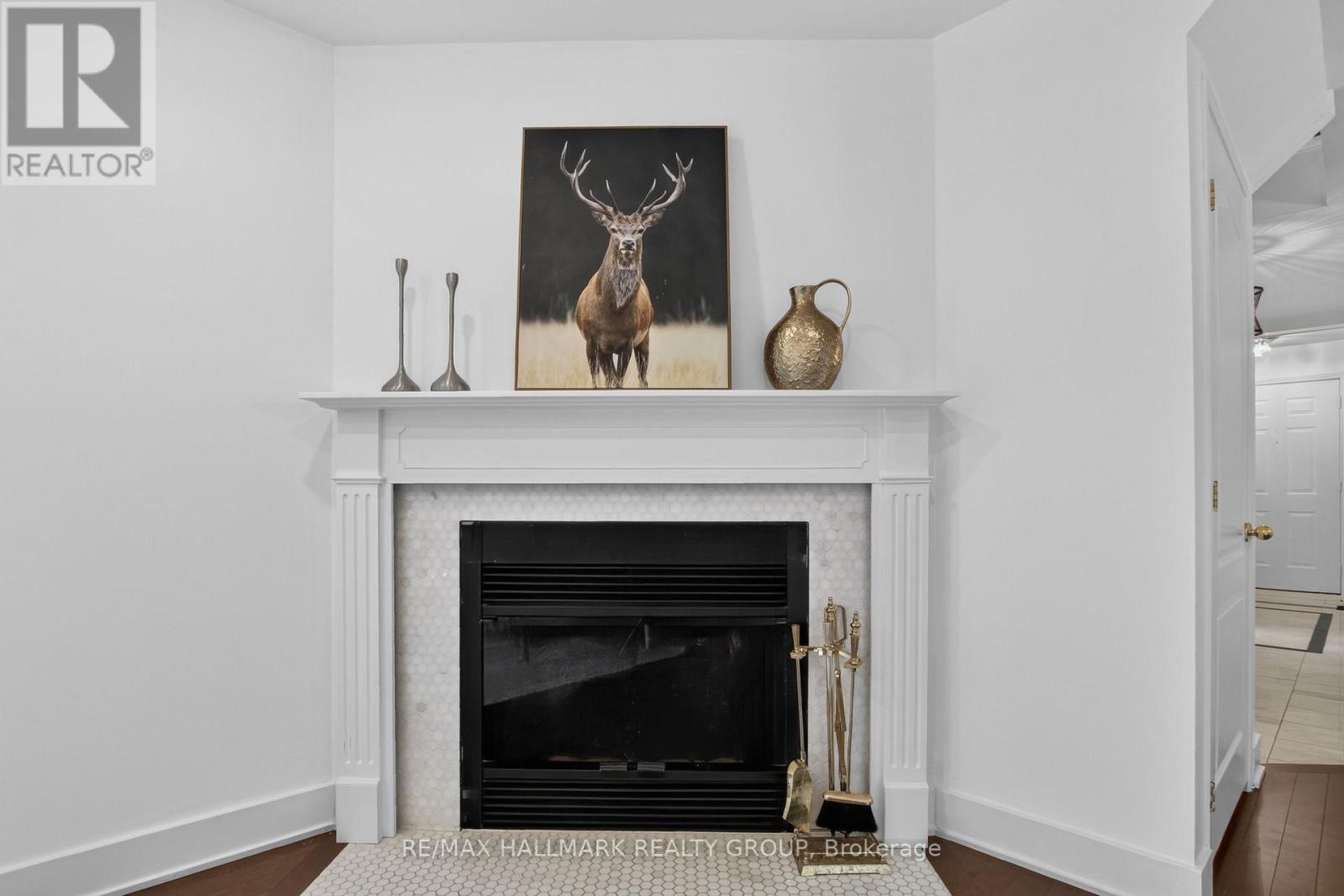 23 Whitegate Crescent, Ottawa, ON - Indoor Photo Showing Living Room With Fireplace