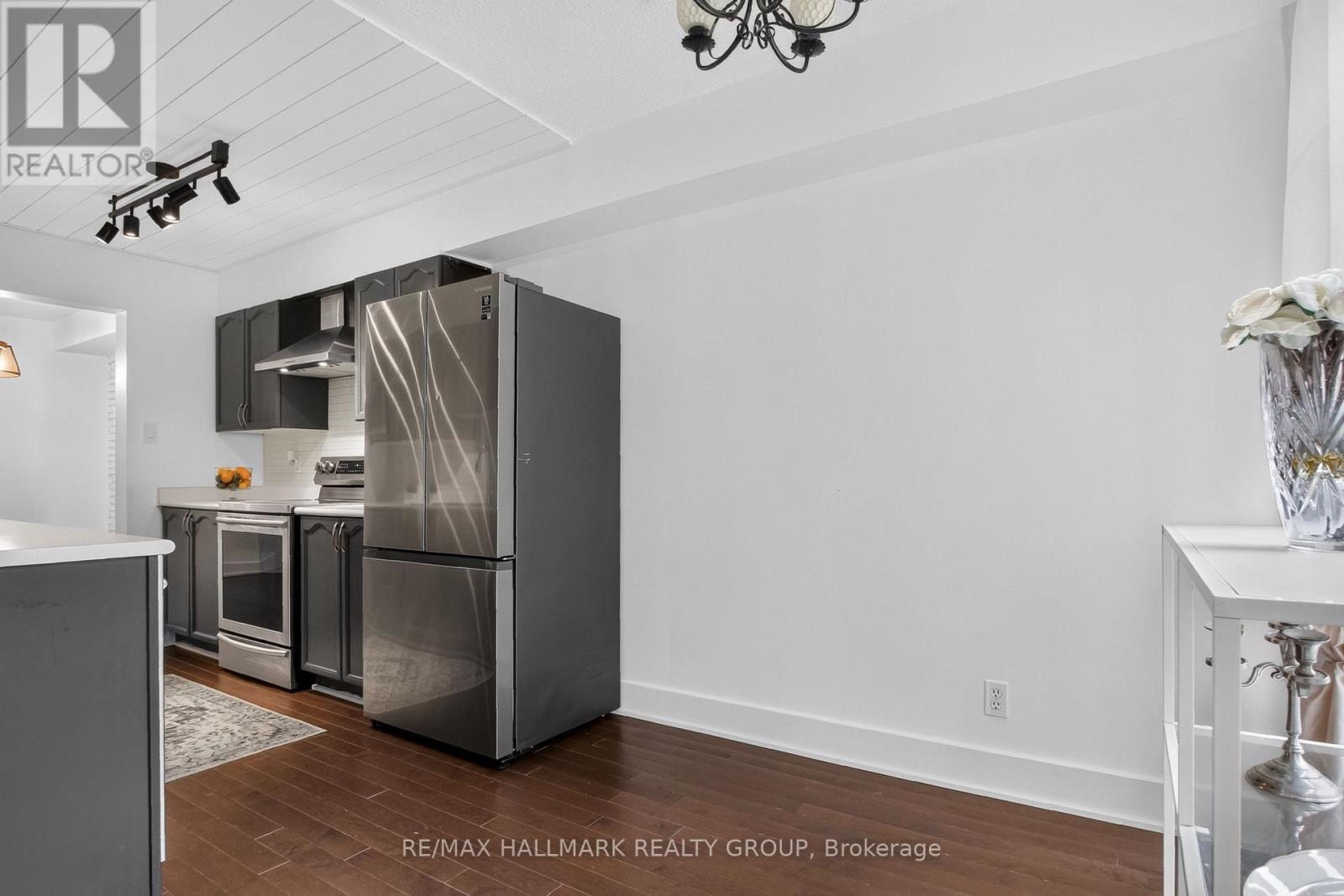 23 Whitegate Crescent, Ottawa, ON - Indoor Photo Showing Kitchen