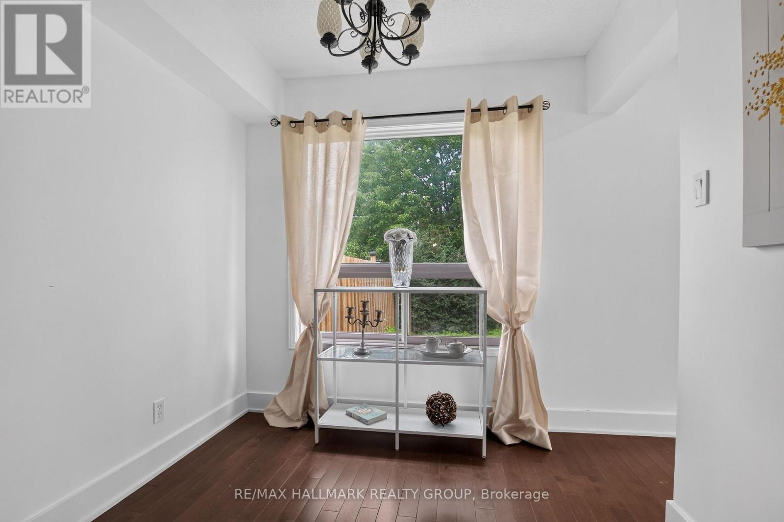 23 Whitegate Crescent, Ottawa, ON - Indoor
