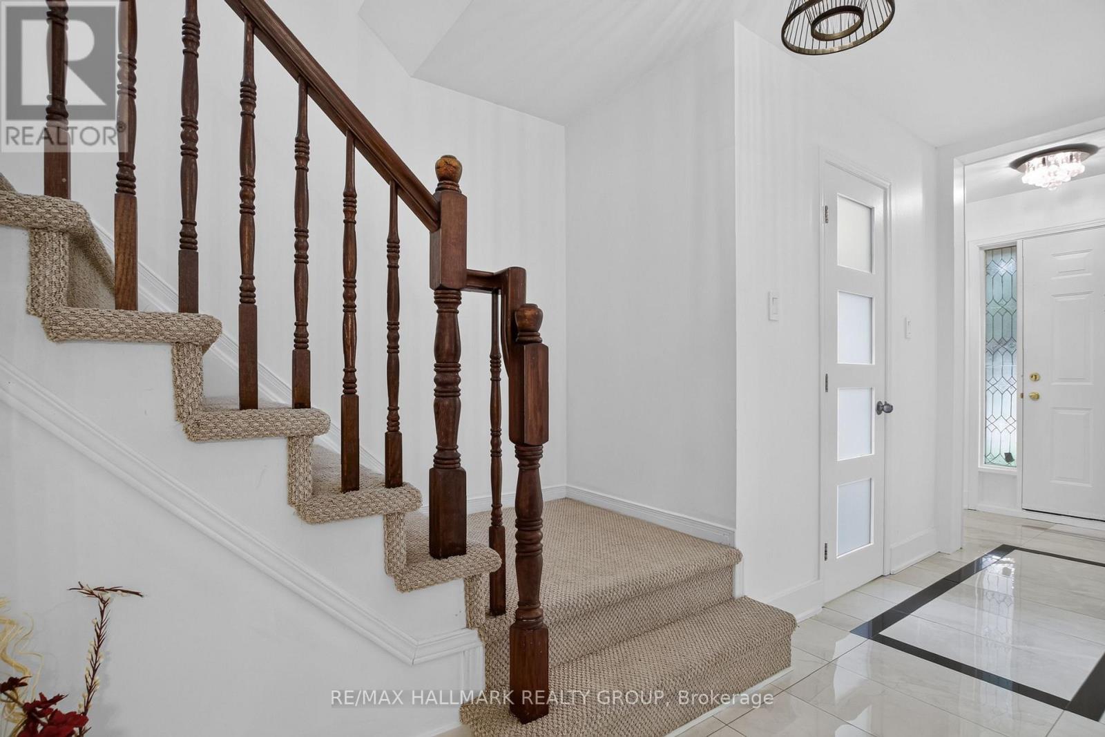 23 Whitegate Crescent, Ottawa, ON - Indoor Photo Showing Other Room
