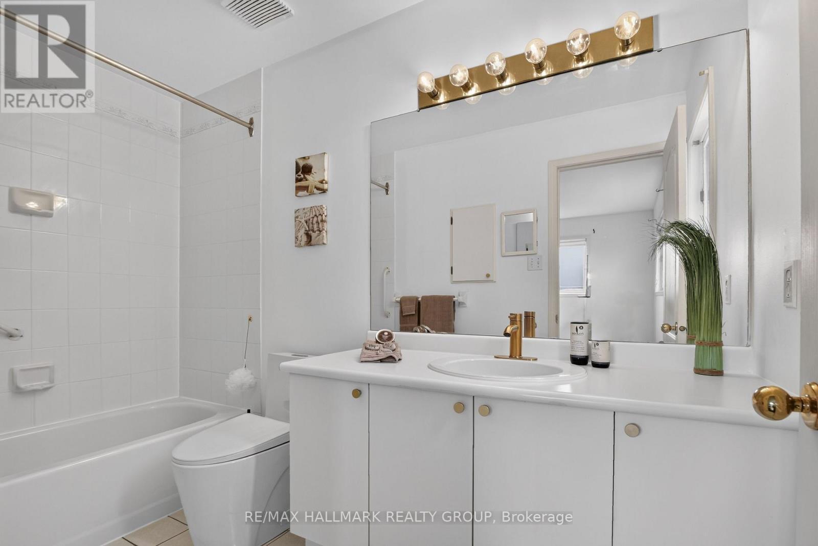23 Whitegate Crescent, Ottawa, ON - Indoor Photo Showing Bathroom
