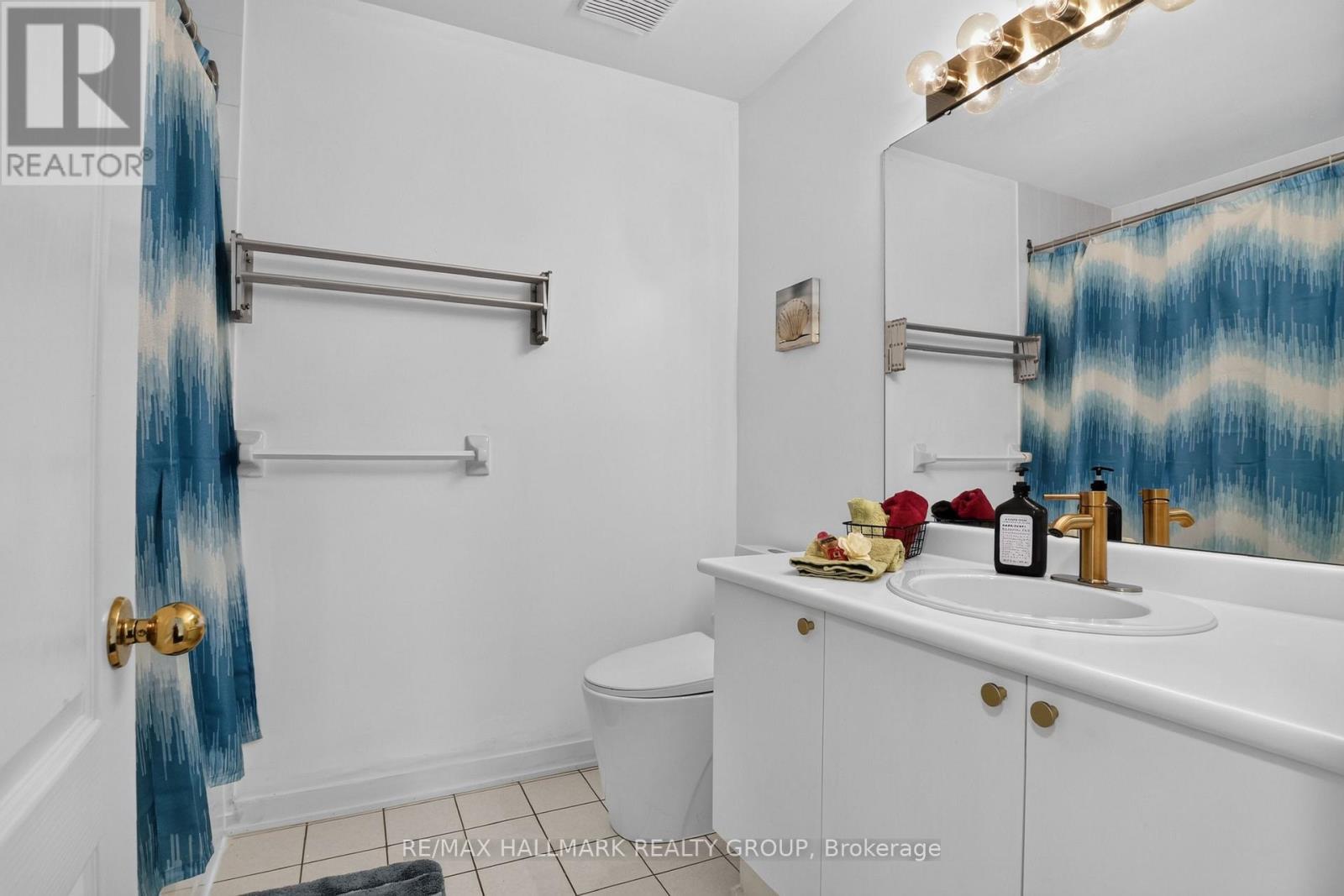 23 Whitegate Crescent, Ottawa, ON - Indoor Photo Showing Bathroom