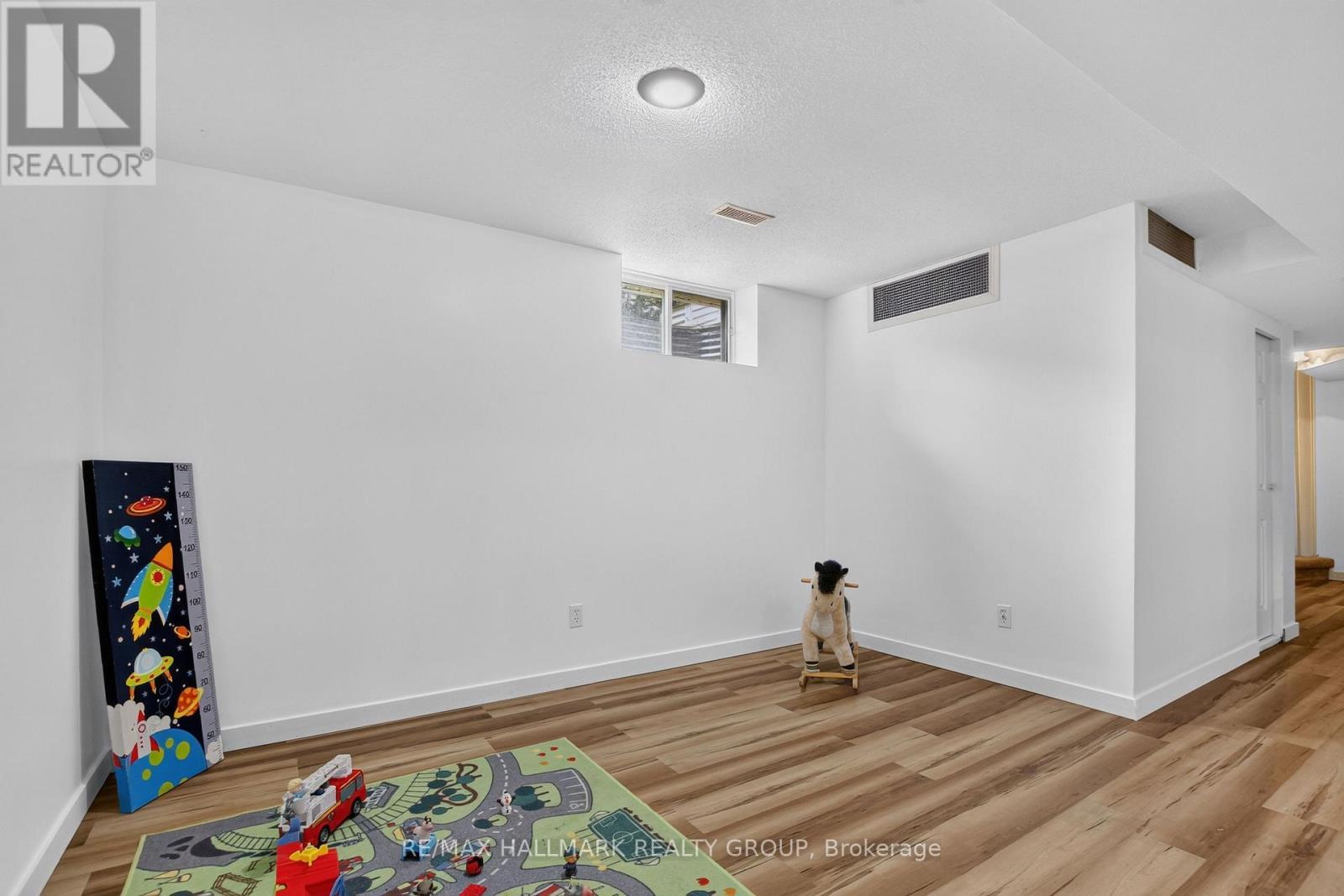 23 Whitegate Crescent, Ottawa, ON - Indoor Photo Showing Other Room