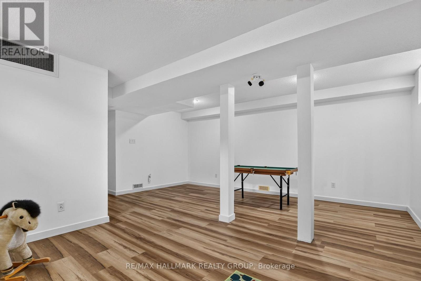 23 Whitegate Crescent, Ottawa, ON - Indoor Photo Showing Other Room