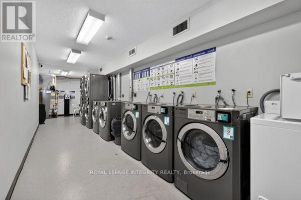 404 - 345 Centrum Boulevard, Ottawa, ON - Indoor Photo Showing Laundry Room