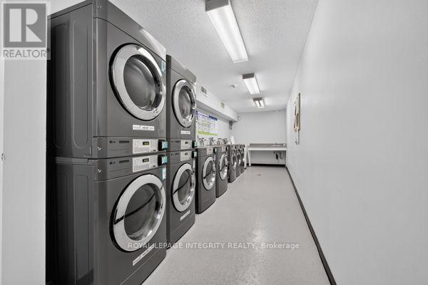 404 - 345 Centrum Boulevard, Ottawa, ON - Indoor Photo Showing Laundry Room