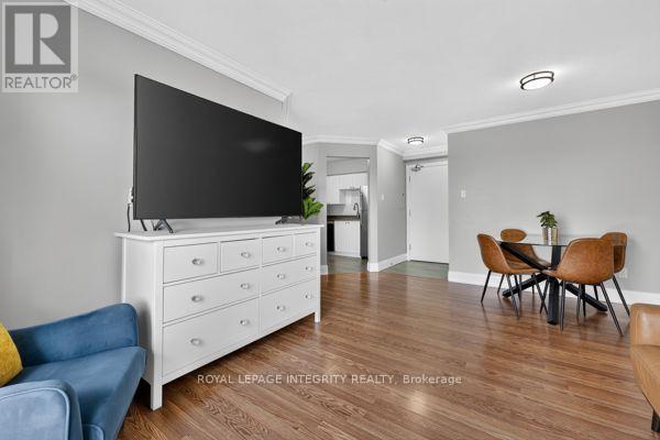 404 - 345 Centrum Boulevard, Ottawa, ON - Indoor Photo Showing Living Room