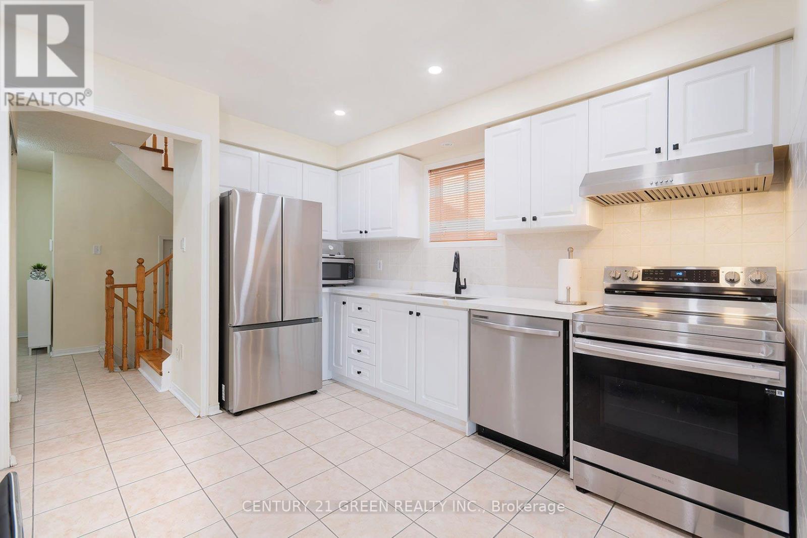 5806 Mersey Street, Mississauga, ON - Indoor Photo Showing Kitchen